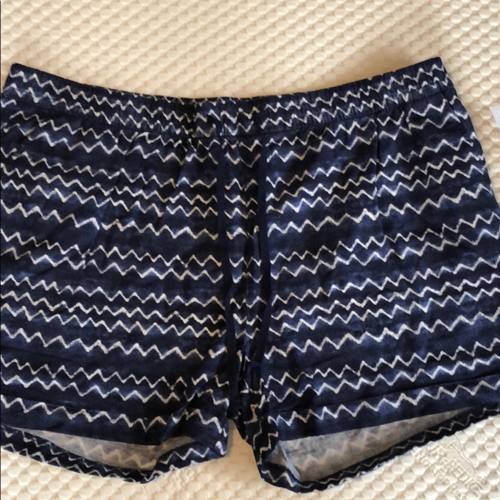 Women’s navy print linen cute tie shorts.